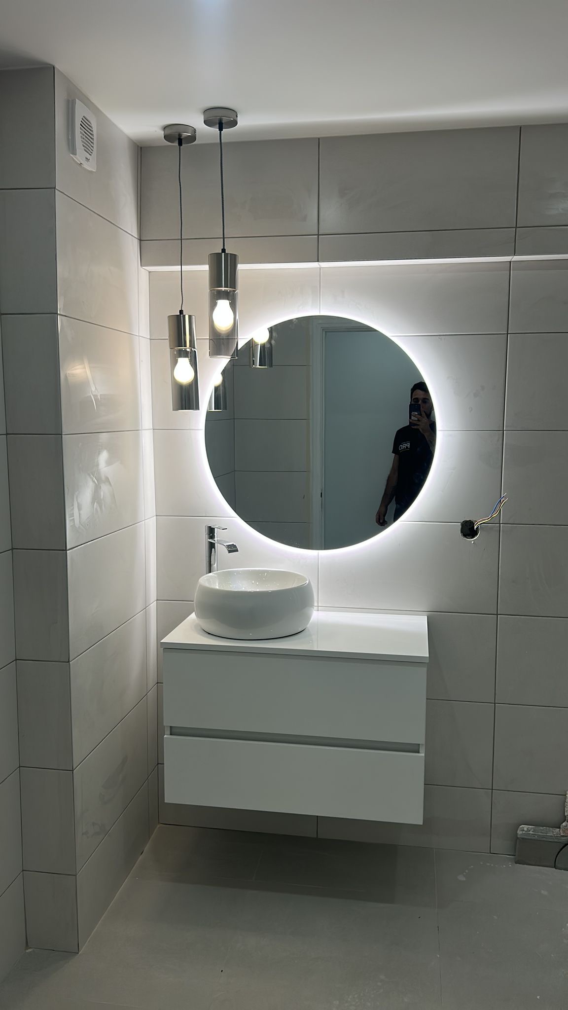 Emanuel Almeida - Odivelas - Floor Tiling
