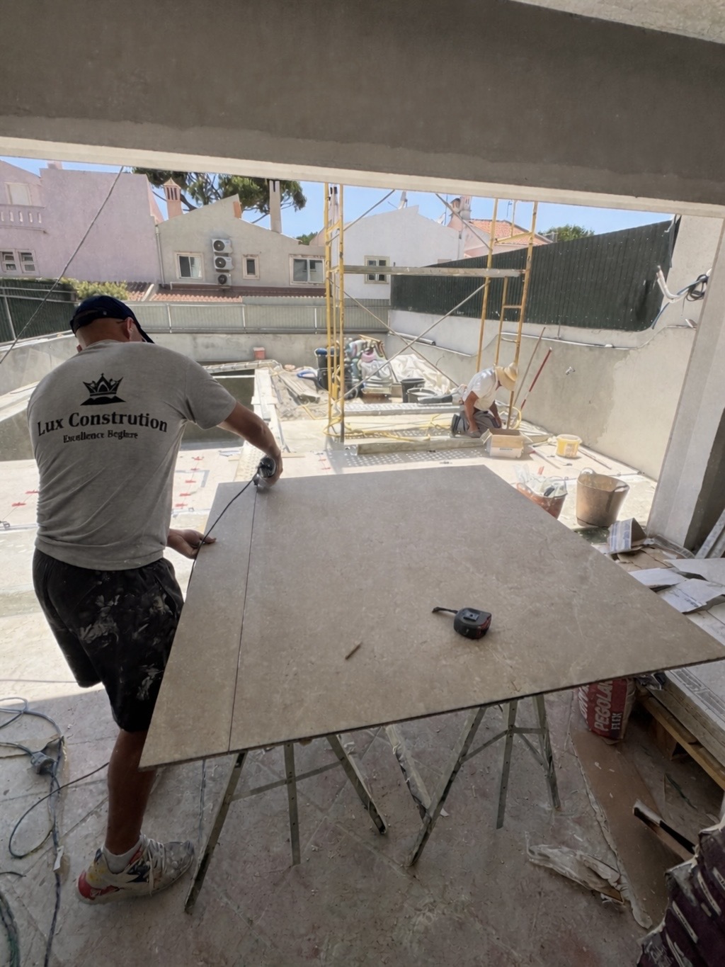 Lux Construction PT - Loulé - Marcos de carpintería