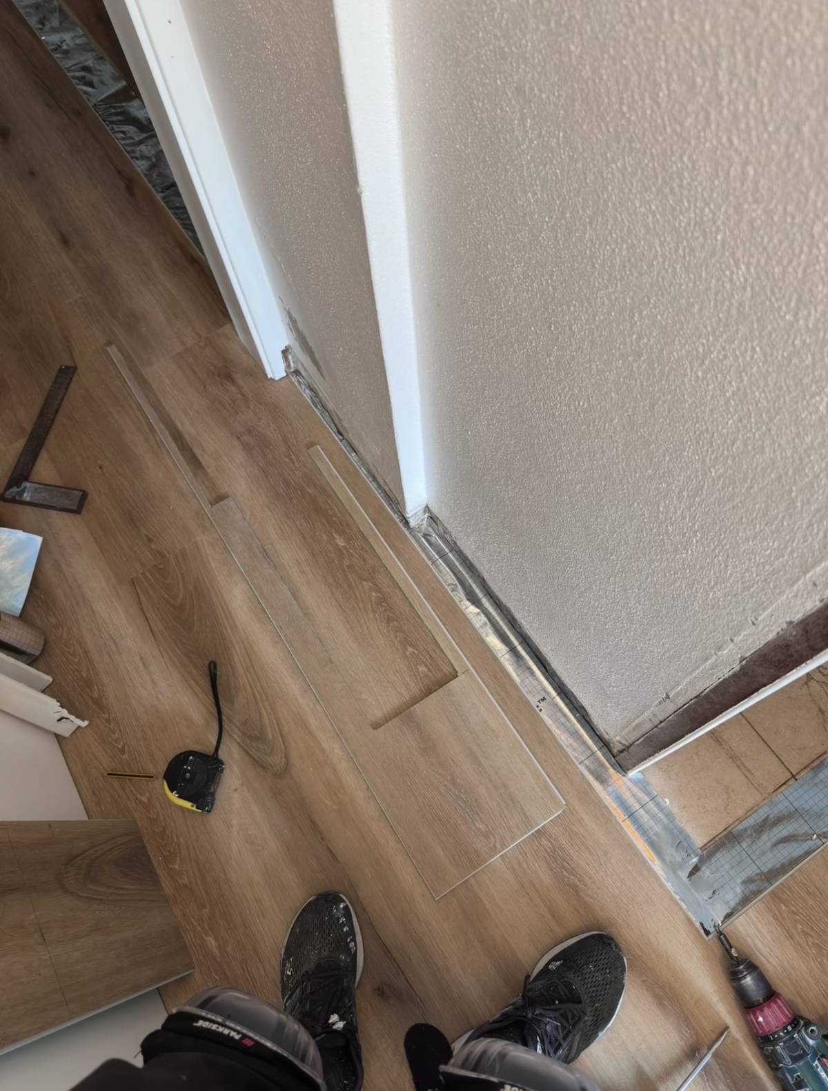 D24 Remodelações! - Vila Real de Santo António - Reparação de Papel de Parede