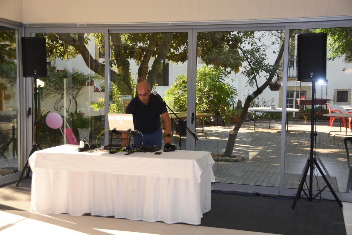 Dj Escybe Eventos - Golegã - Private Swimming Lessons