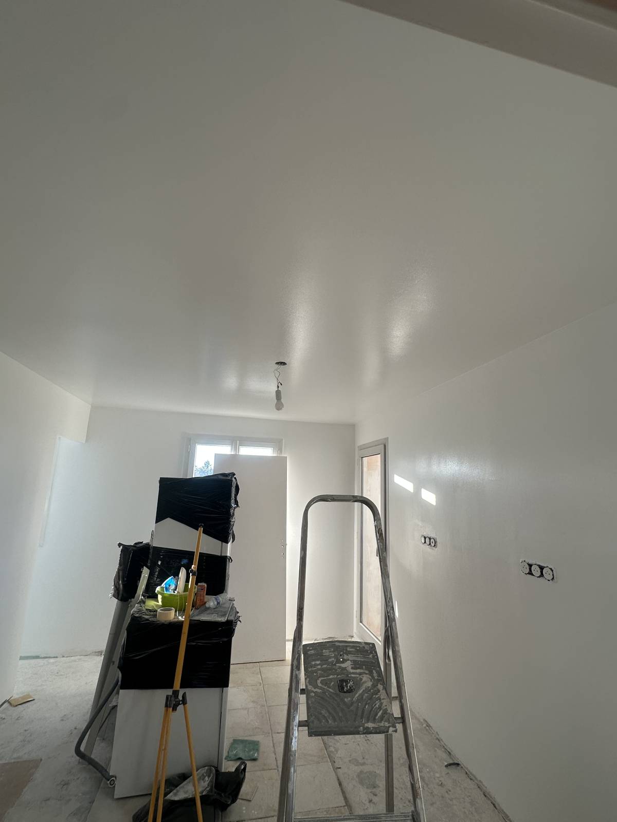 Muneeb - Sintra - Pintura ou Revestimento de Pavimento