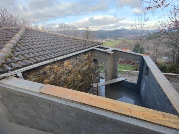 Roof Installation Professional
