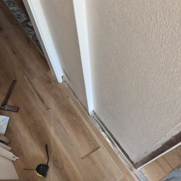 D24 Remodelações! - Vila Real de Santo António - Reparação de Papel de Parede