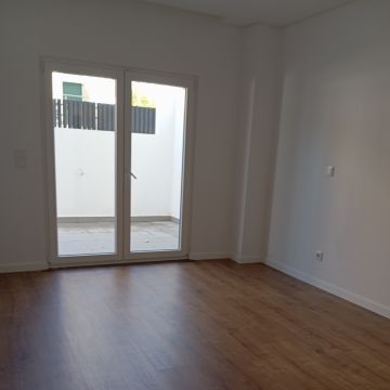 Luiza Rodrigues - Sintra - Limpeza de Espaço Comercial