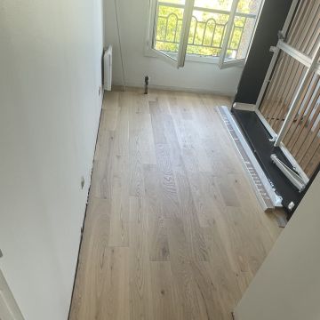 Muneeb - Sintra - Instalação de Pavimento Vinílico ou Linóleo