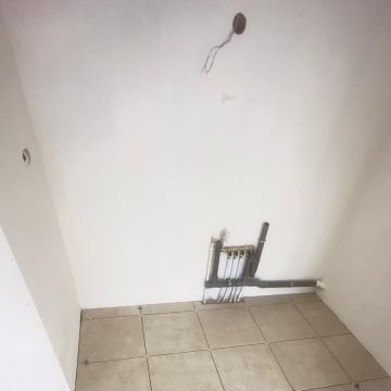 Muneeb - Sintra - Instalação de Pavimento Flutuante