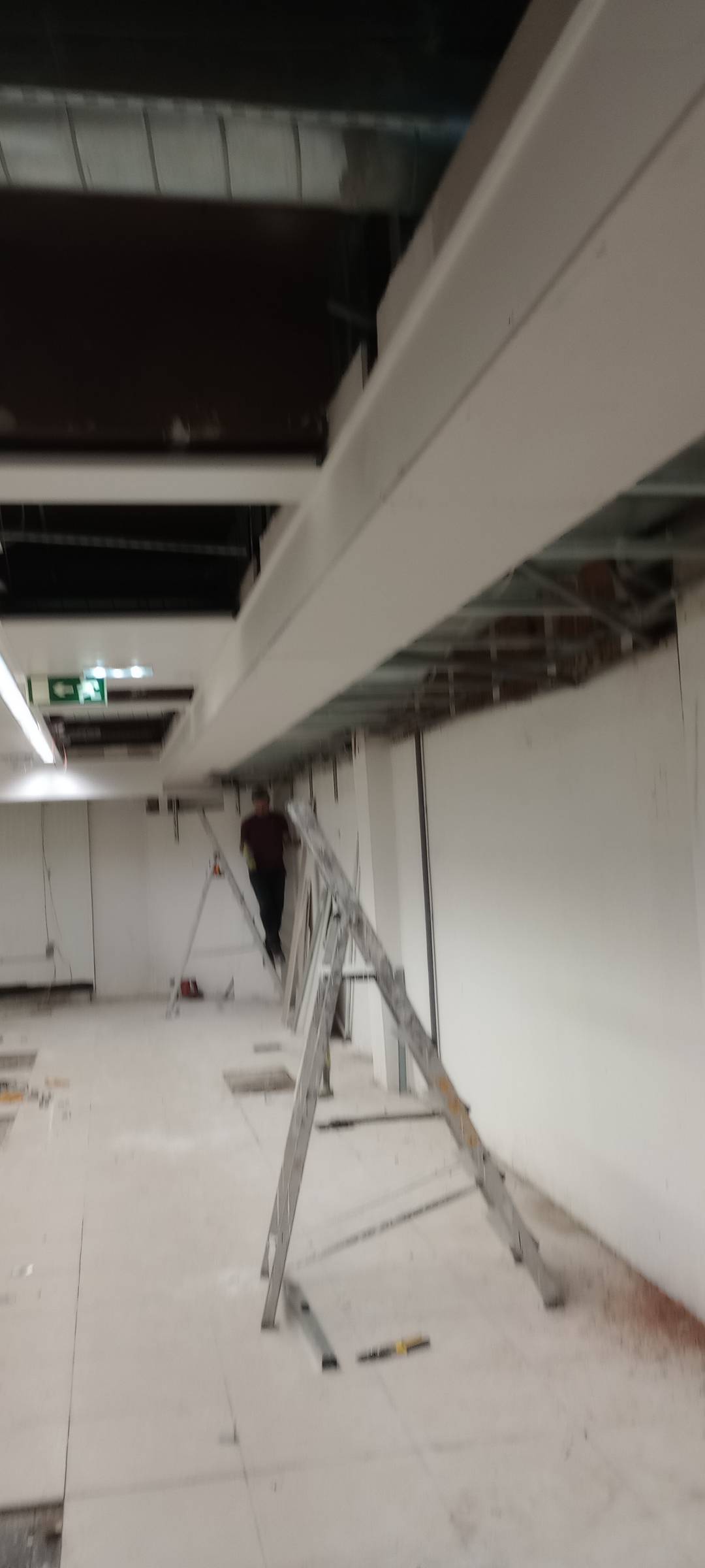 Guilhermo Gómez Arango - Lisboa - Geländer reparieren