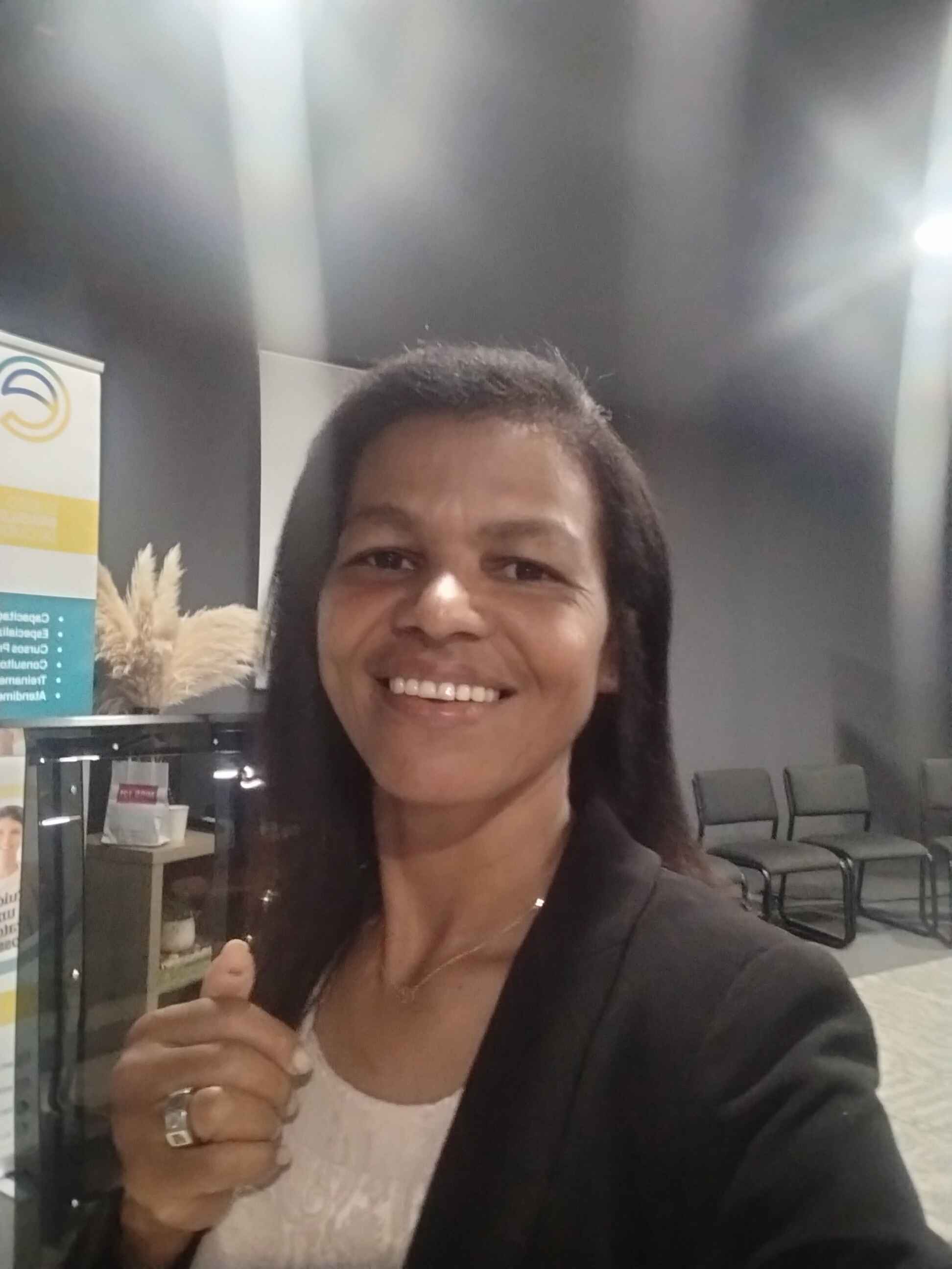 Cleide Shine limpeza cuidadora profissional em a domicílio - Alcochete - Limpeza de Persianas