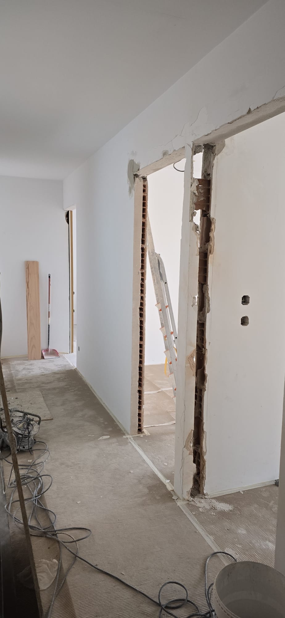 Wendel César - Mafra - Wall Construction