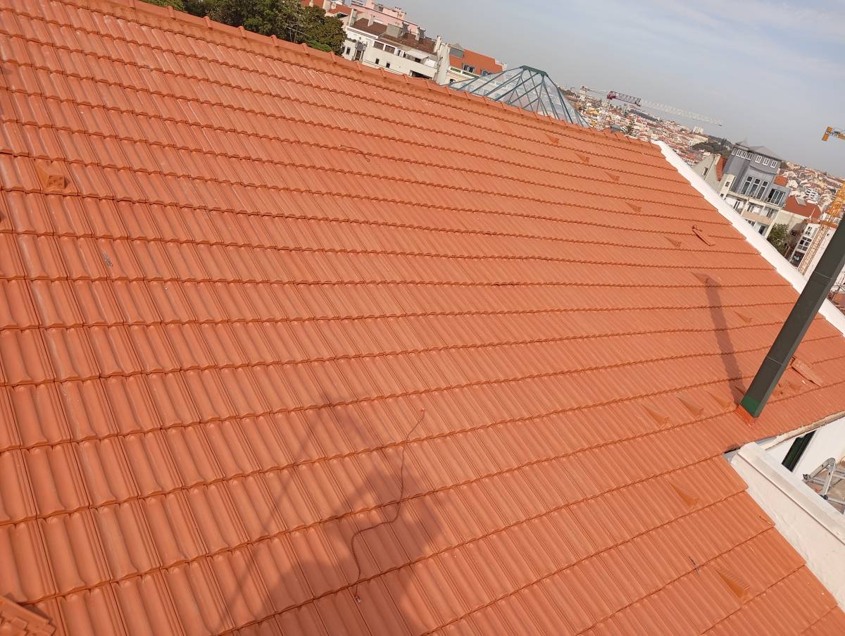 Criativa remodelação - Odivelas - Dachbau oder -austausch