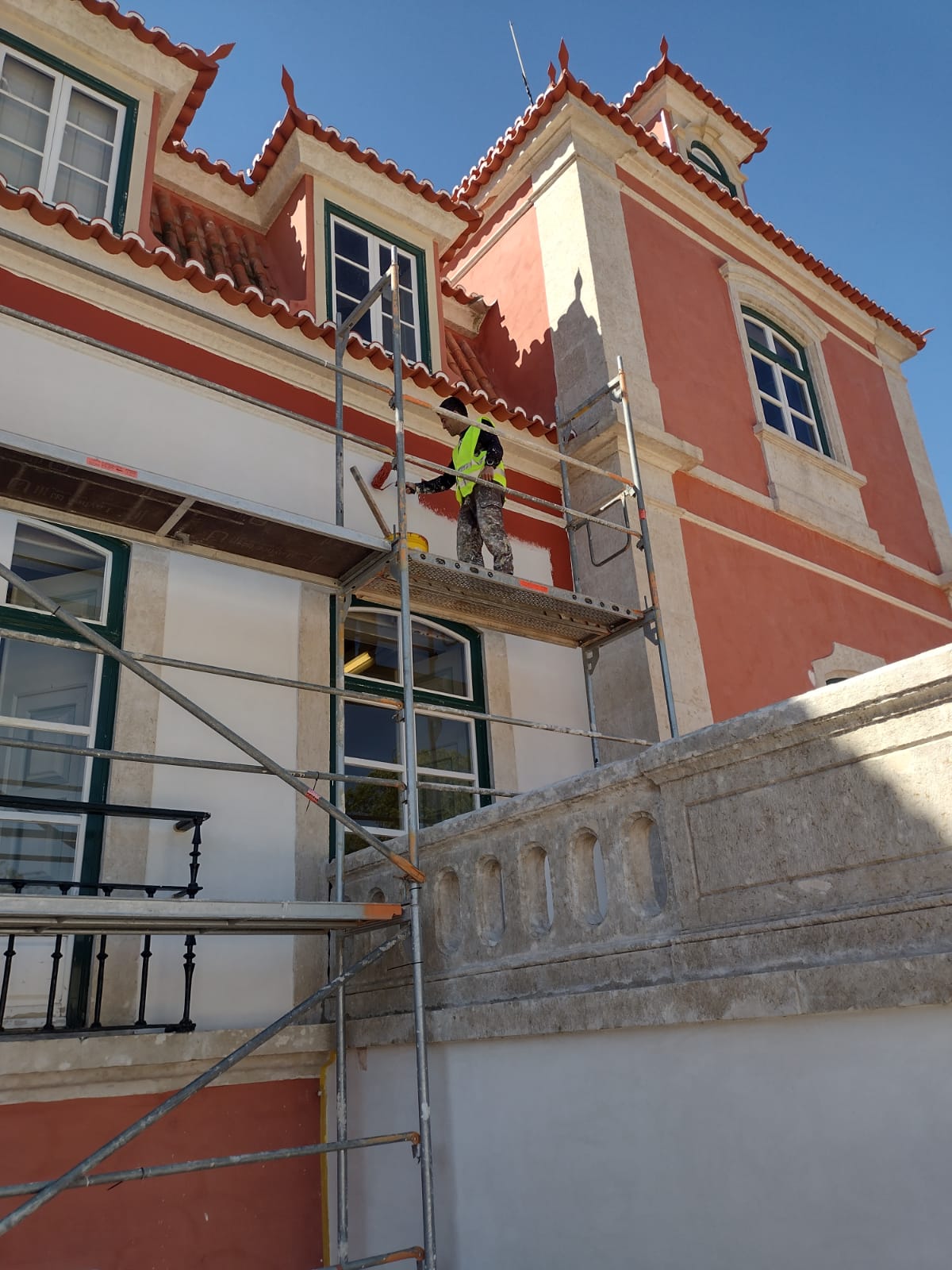 Rodrigues Revitalização de Fachadas - Sintra - Gutter Installation or Replacement