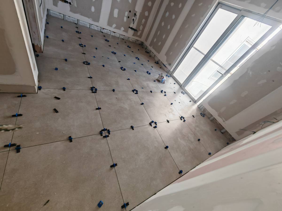 Alison Alex - Portimão - Construction de mur intérieur