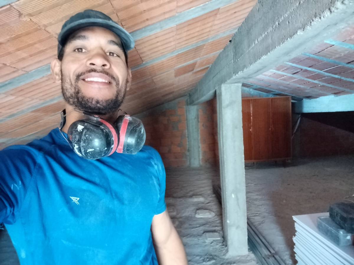 Lucas Valadares - Vila Franca de Xira - Attic Remodel