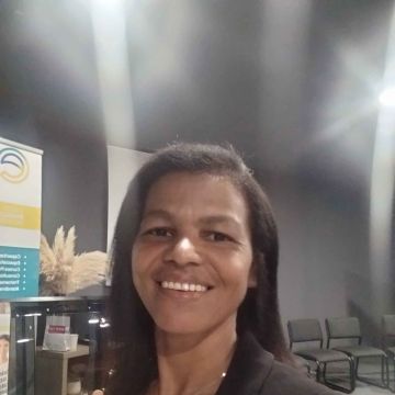 Cleide Shine limpeza cuidadora profissional em a domicílio - Alcochete - Limpeza de Persianas