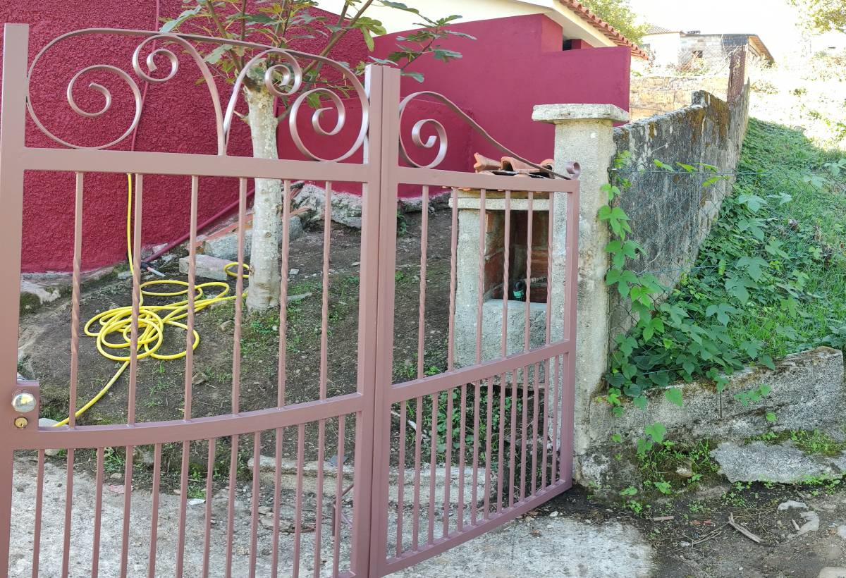 SIGMA PINTURAS E ACABAMENTOS - Viana do Castelo - Instalação, Reparação ou Remoção de Revestimento de Parede