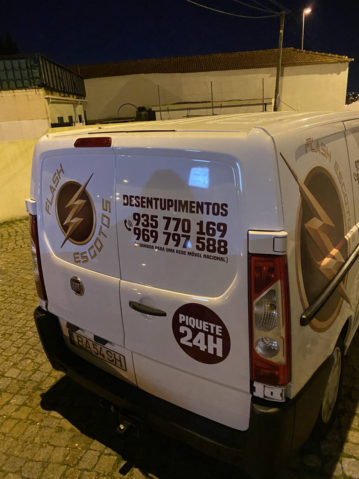 Flash Esgotos Desentupimentos - Maia - Schornsteinfegen