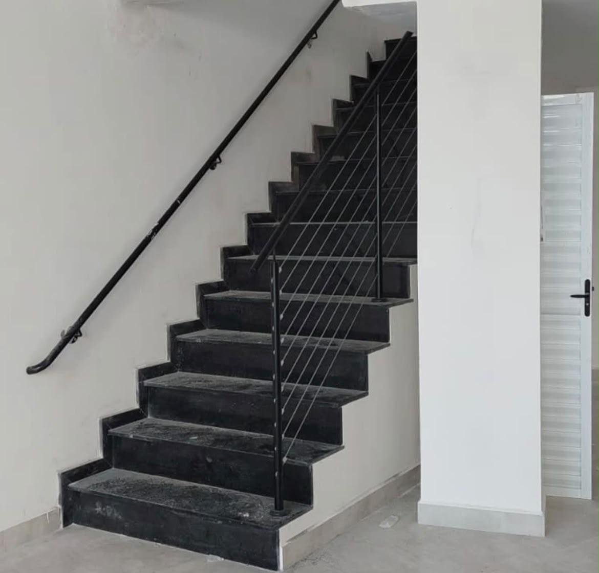 Serralheria Pro Inox - Ourém - Instalação de Porta para Animais de Estimação