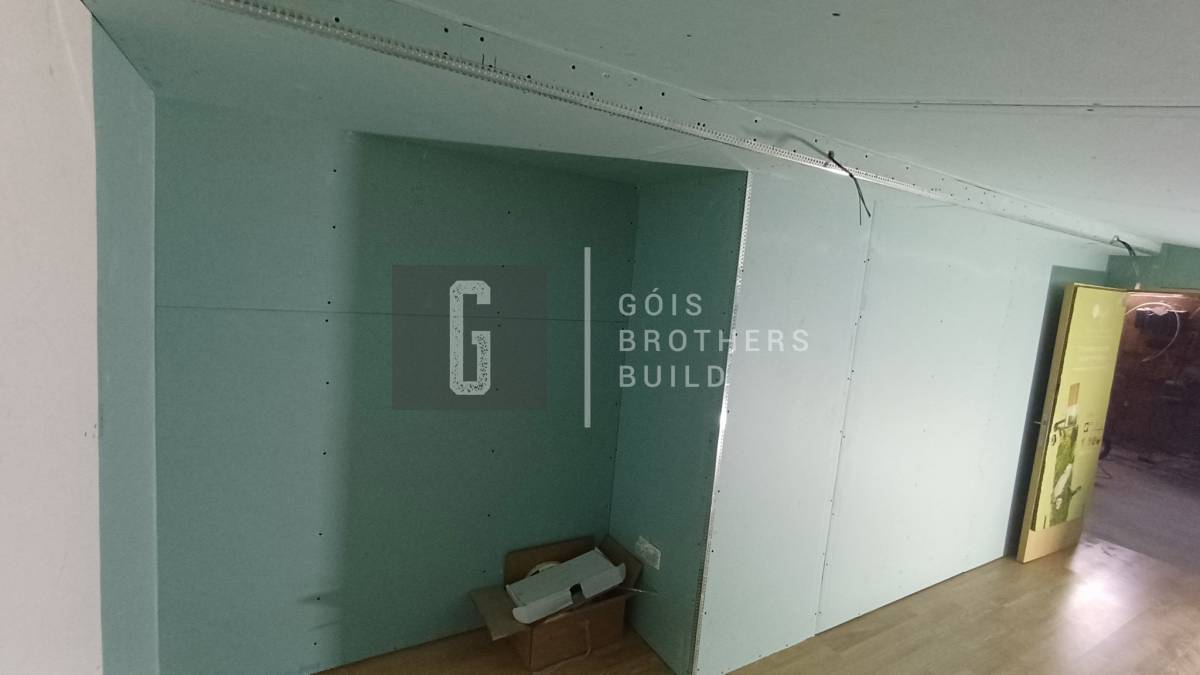 Gois - Vila Nova de Gaia - Stone or Tile Flooring Installation