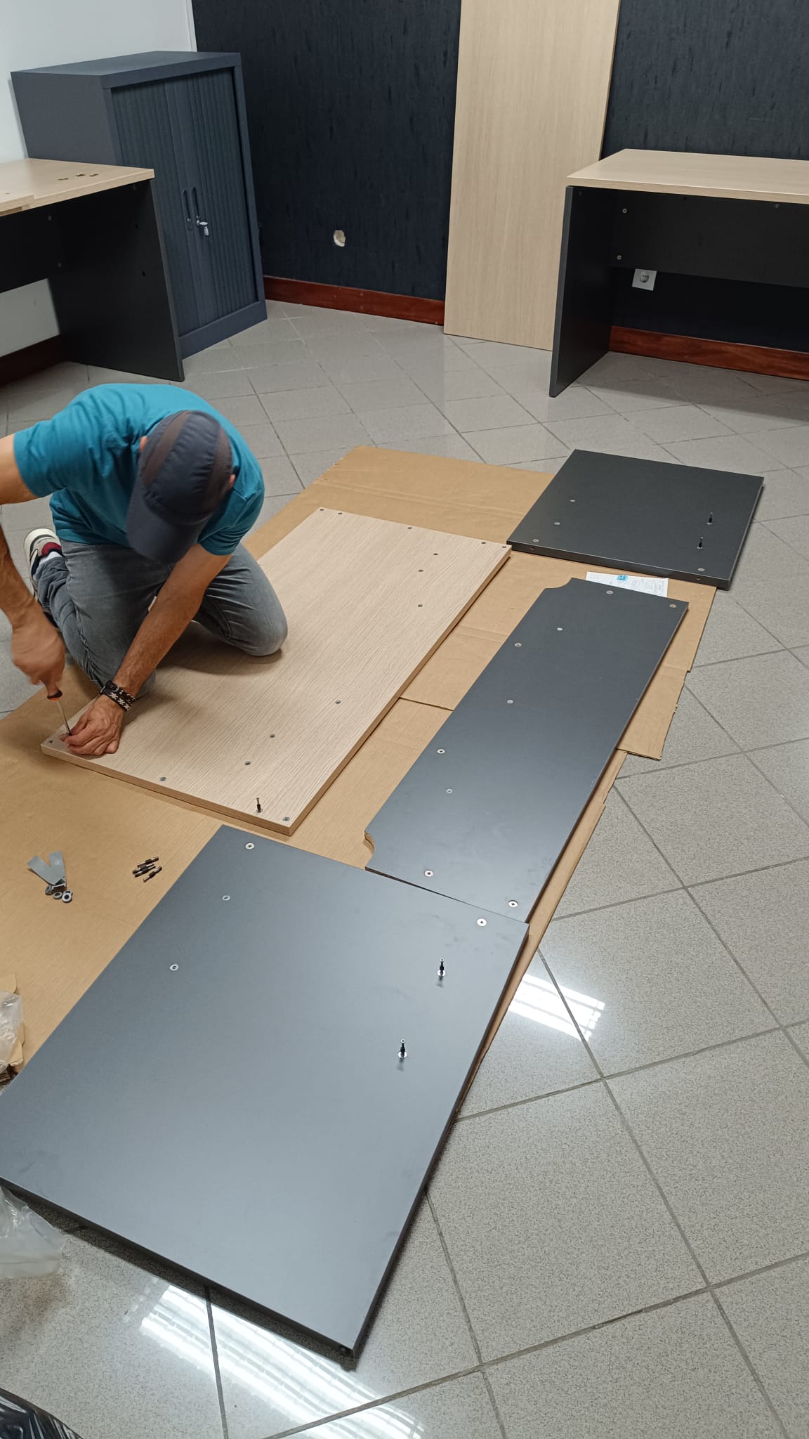 Antônio Junior - Coimbra - Montagem de Mobiliário Feira dos Sofás