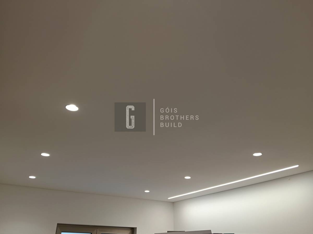 Gois - Vila Nova de Gaia - Hardwood Floor Refinishing