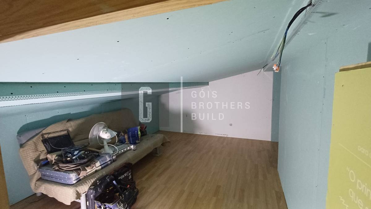 Gois - Vila Nova de Gaia - Wall Construction