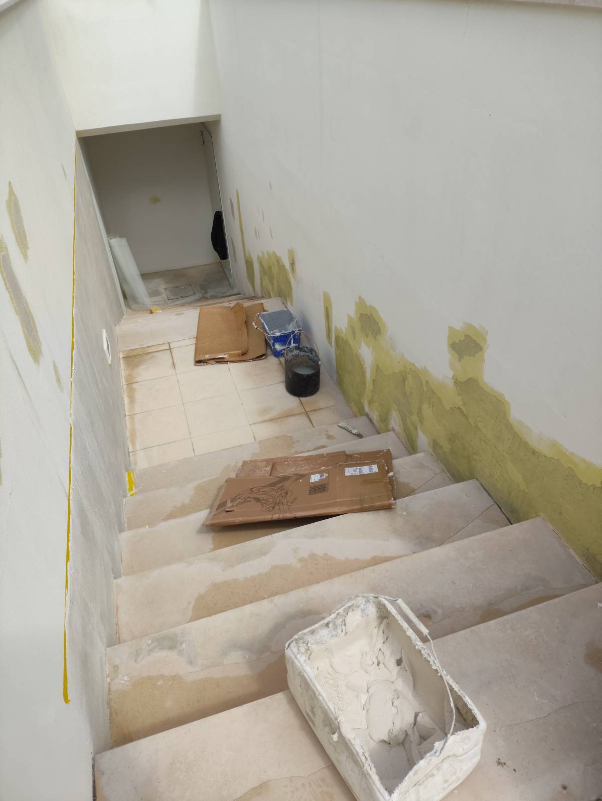 JM Pinturas - Leiria - Walls, Framing, and Stairs