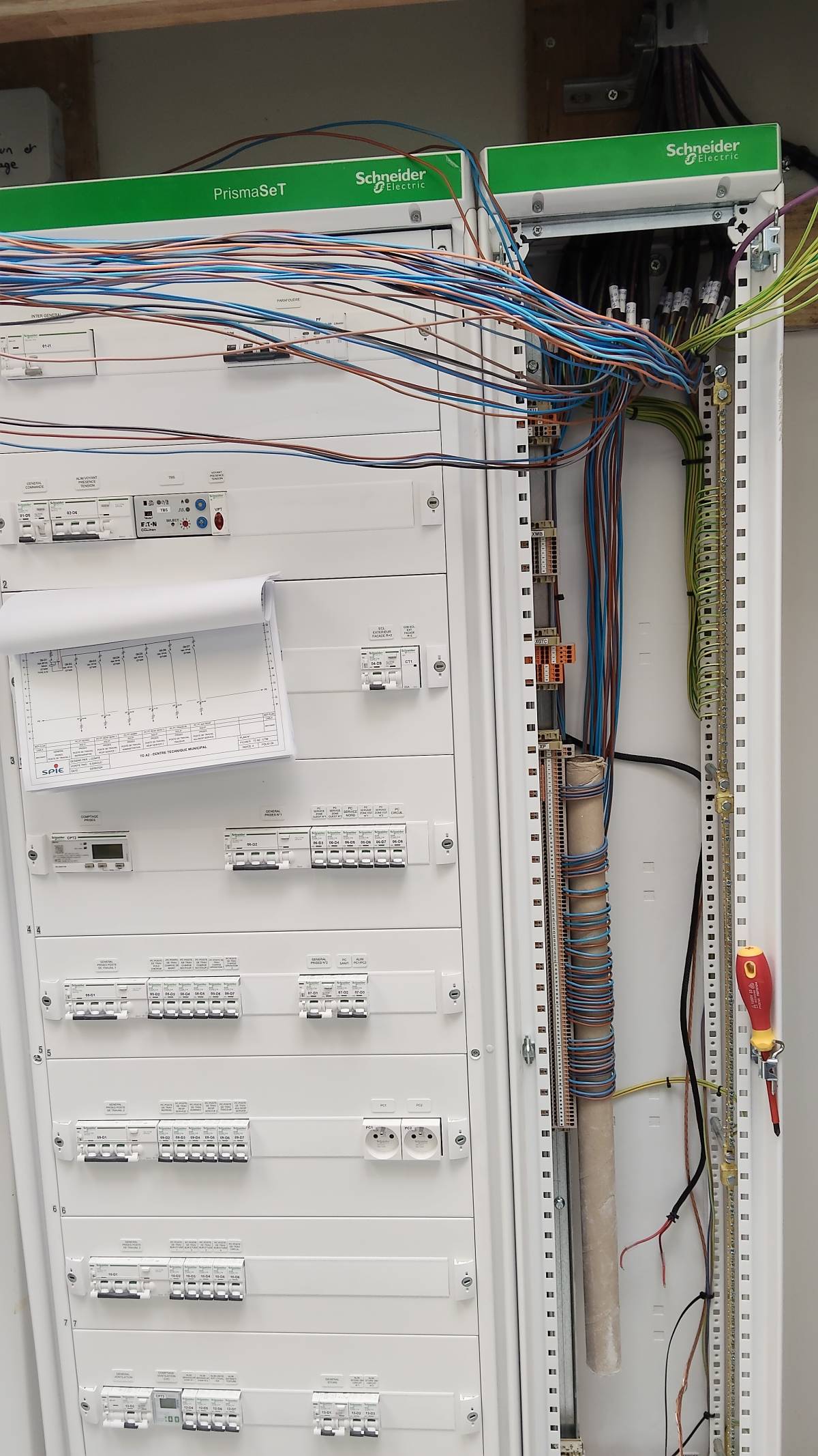 Nexovolt - Serviços Elétricos - Valongo - Installation d'interrupteurs et de prises