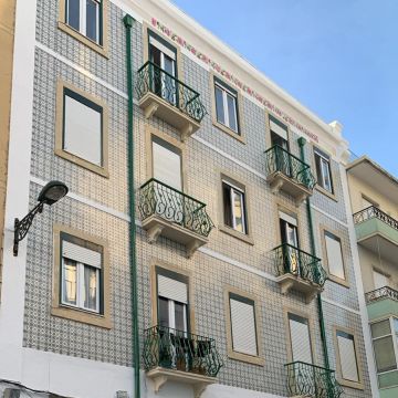 CIDADE TRIUNFAL - Lisboa - Tapete ausbessern oder reparieren