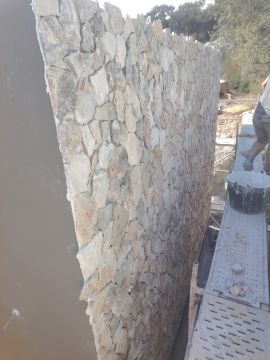 Valentin Mantea - Portimão - Carpet Installation