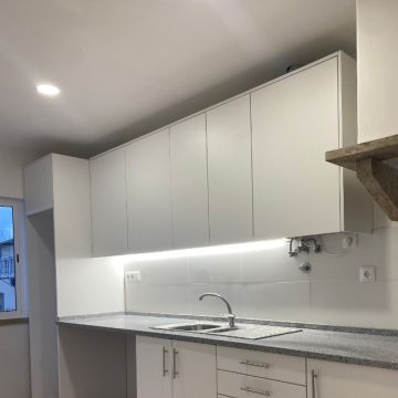 JMB Construção Civil e Remodelações/ Alvará: 119879-PAR - Almada - Reparação de Corrimão