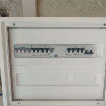 JJ ELETRICISTA - Tavira - Instalação de Disjuntor ou Caixa de Fusíveis