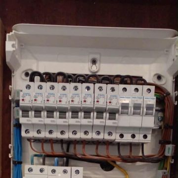 Leonel Neto - Sintra - Instalación de interruptores y enchufes