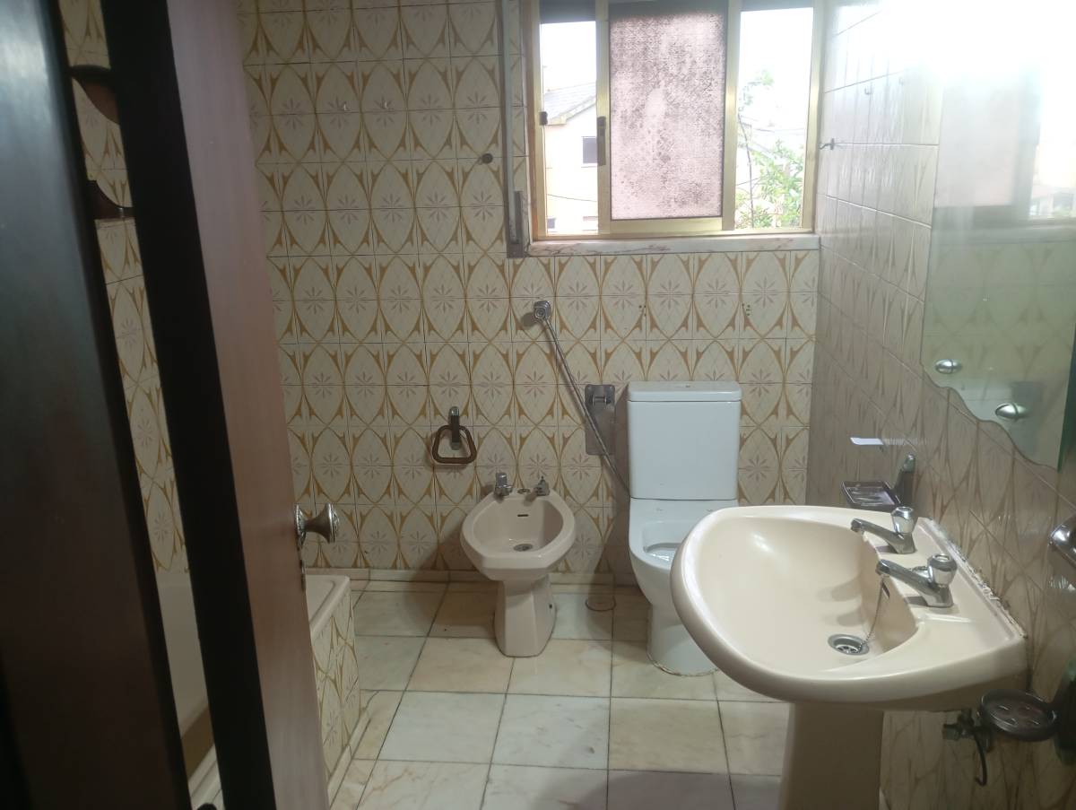 Isaías Lopes( Izzy Mudanças) - Sintra - Montagem de Candeeiros