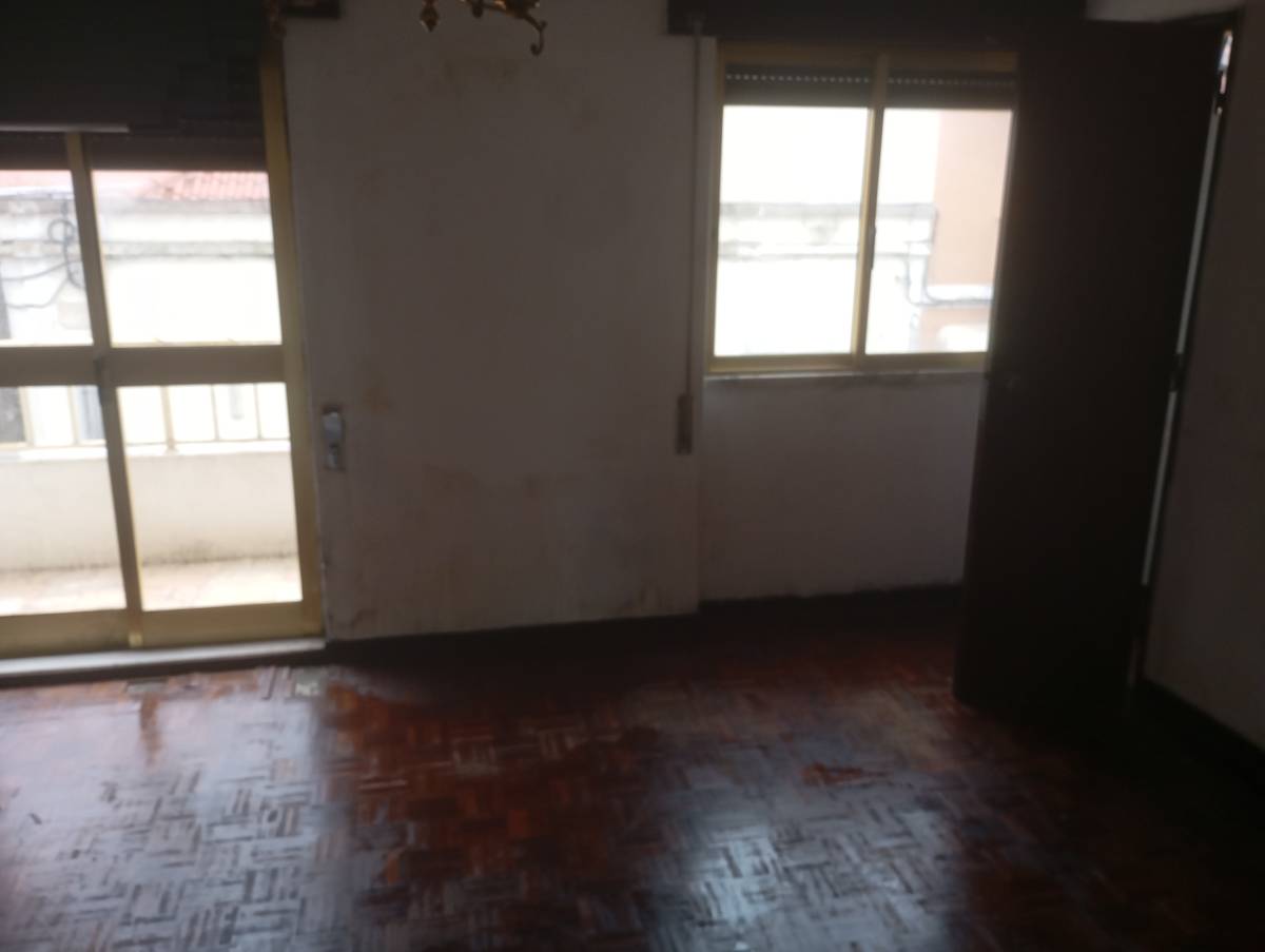 Isaías Lopes( Izzy Mudanças) - Sintra - Montagem de Berço