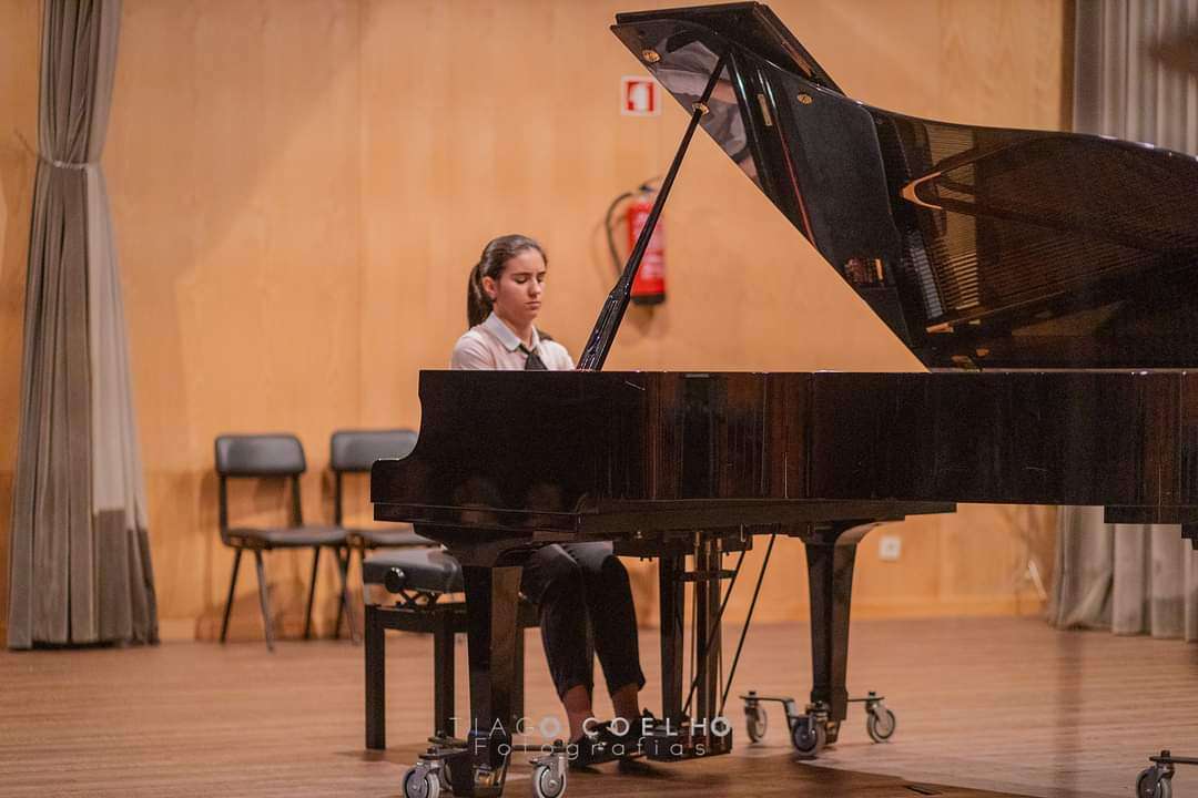 Tânia Correia - Castelo de Paiva - Aulas de Teoria Musical