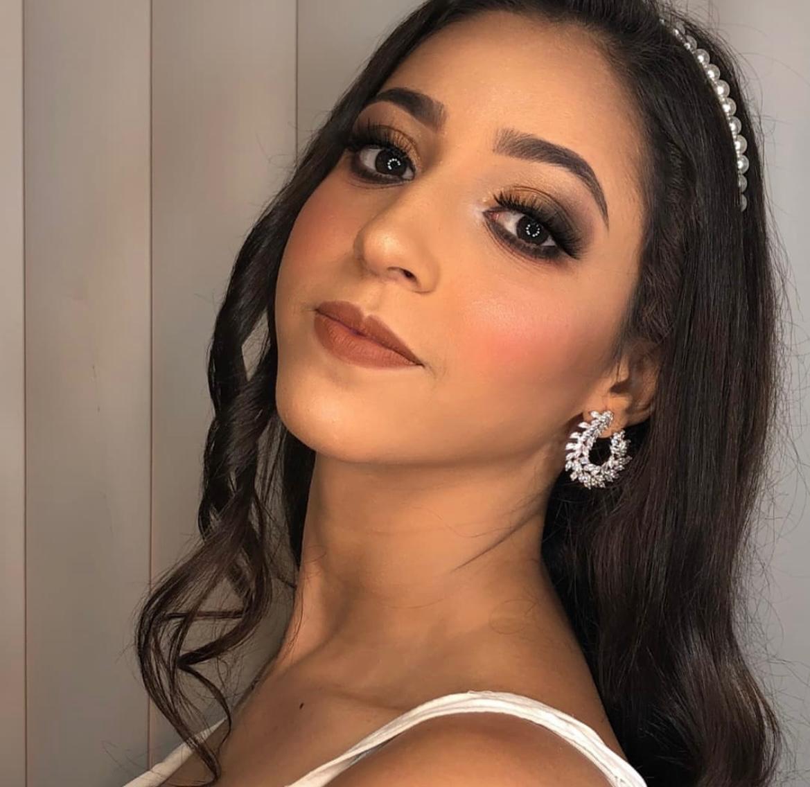 Carolina Fernandes - Seia - Friseure und Make-up Artists
