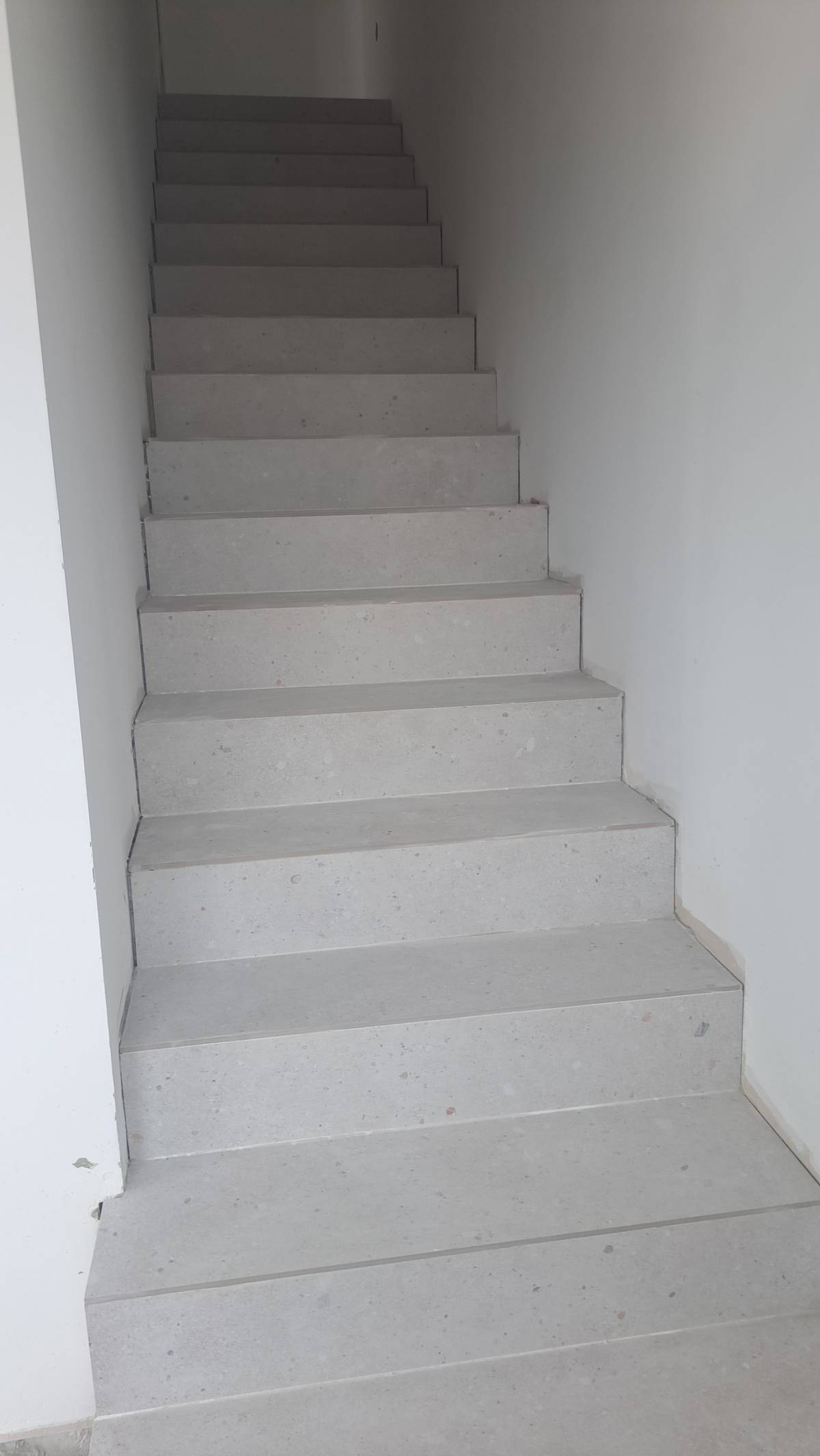 M renovaçoes - Viseu - Stone or Tile Flooring Installation