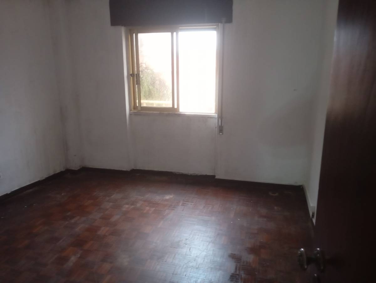 Isaías Lopes( Izzy Mudanças) - Sintra - Limpeza de Estofos e Mobília