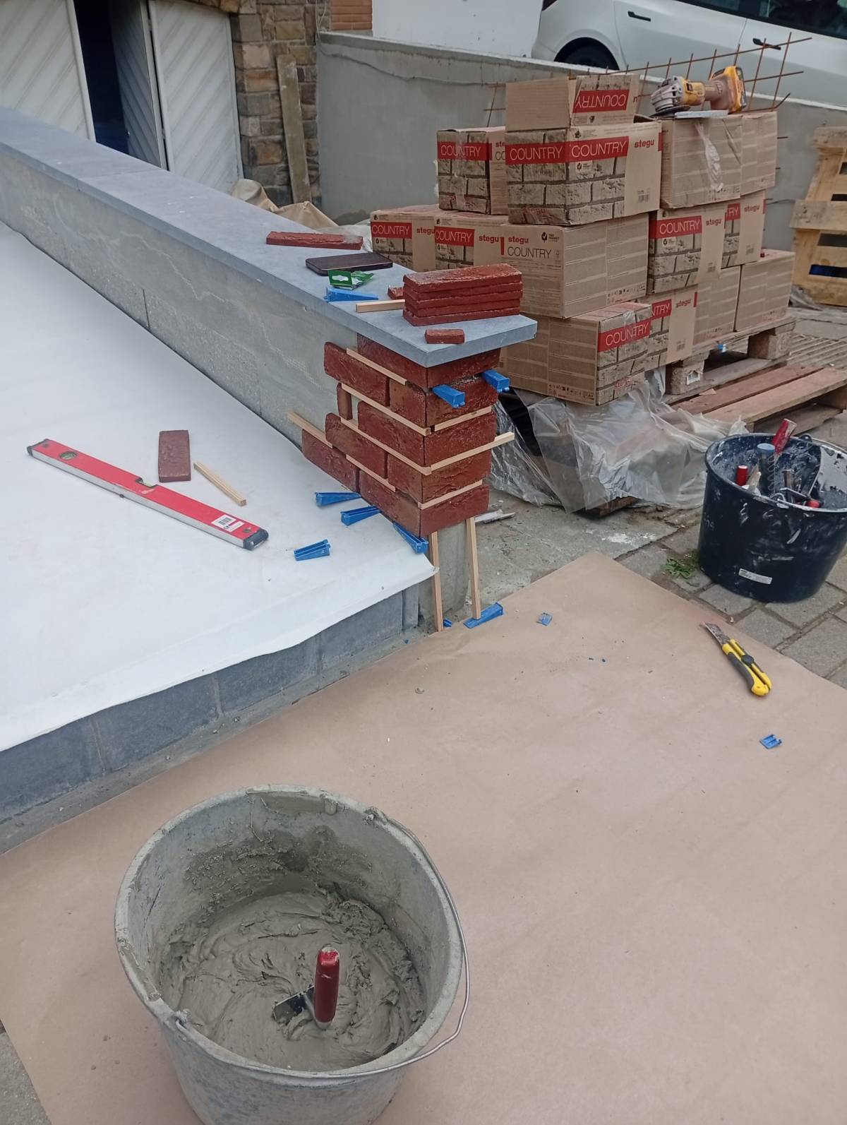 Roberto Moraes Santos - Construçao, Unipessoal, lda - Fundão - Installation ou remplacement de gouttières