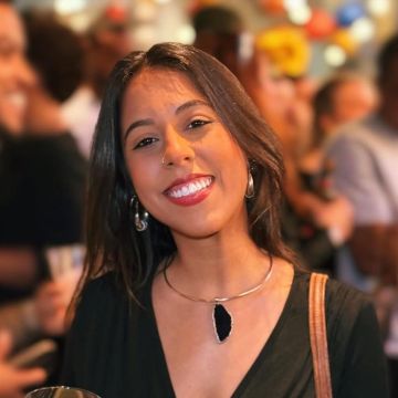 Camila Cesário - Porto - Hundeausführung