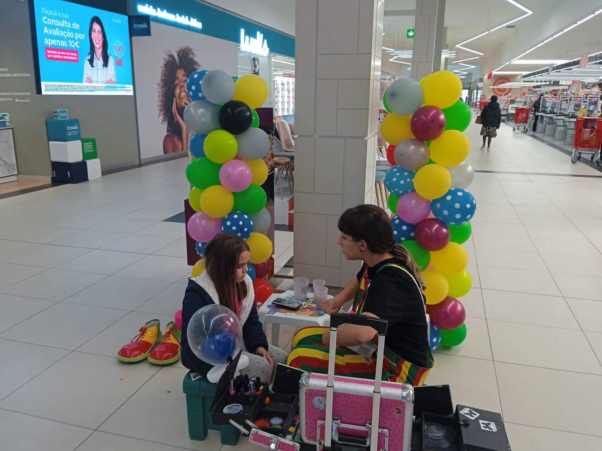 Tinoni eventos - Santa Marta de Penaguião - Animador com Andas
