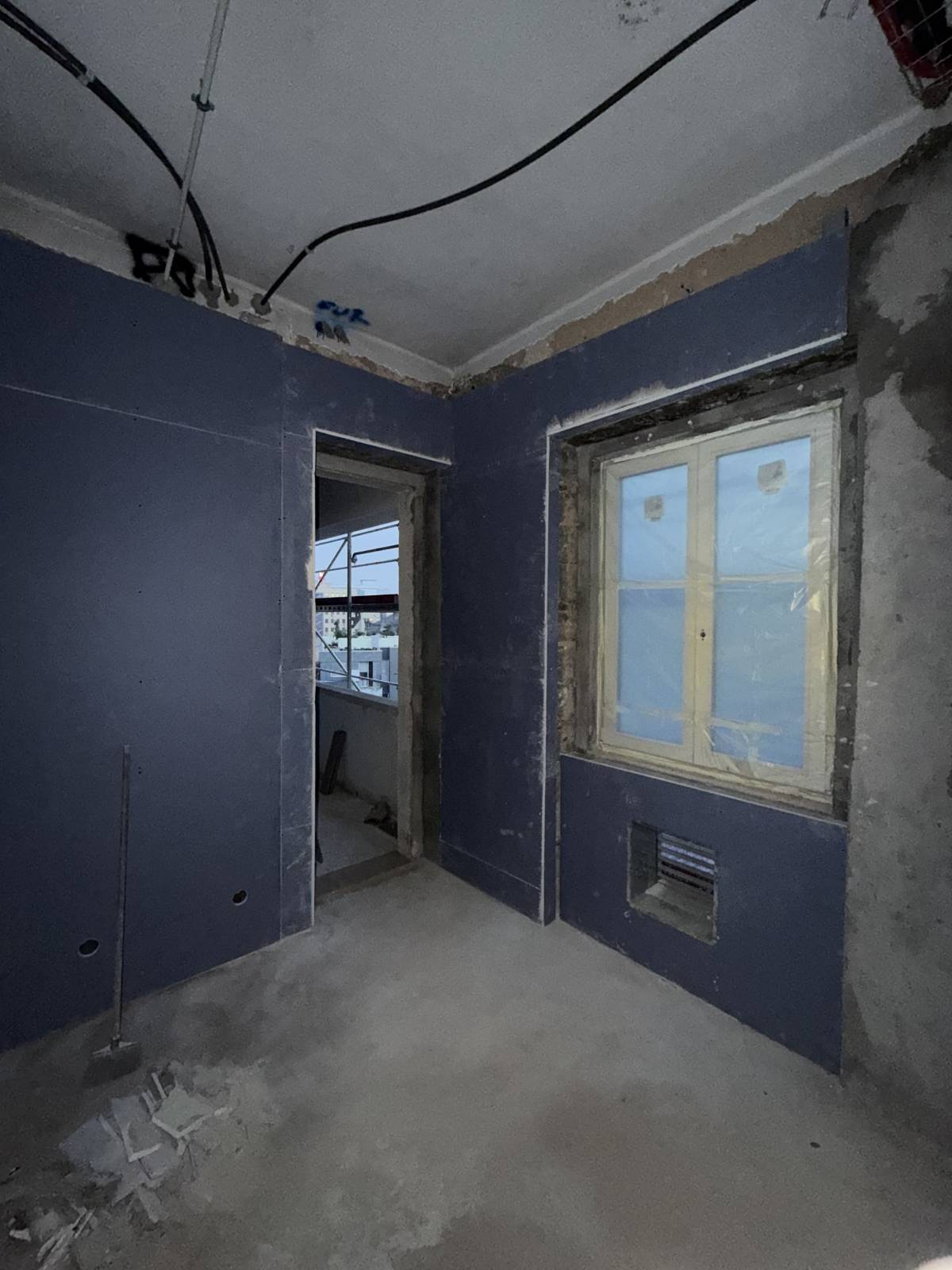 Santos Remodelação - Figueira da Foz - Interior Wall Addition