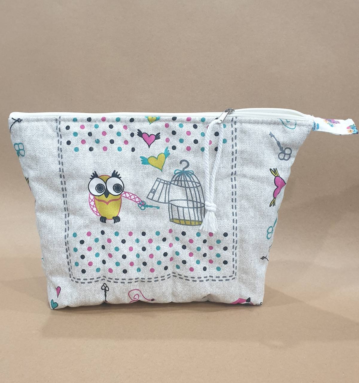 Trabalho com vestuaria feminina e infantil,e com material para decoração,como costinas,almofadas entrw outros produtos. - Cabeceiras de Basto - Änderungsschneiderei