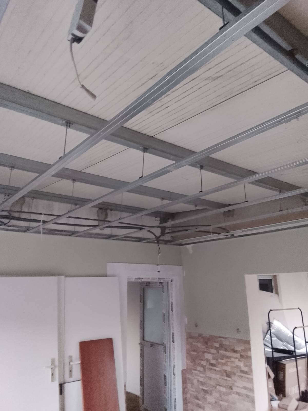 Renova remodelações & pintura - Leiria - Trockenbau reparieren und Oberflächenstruktur geben