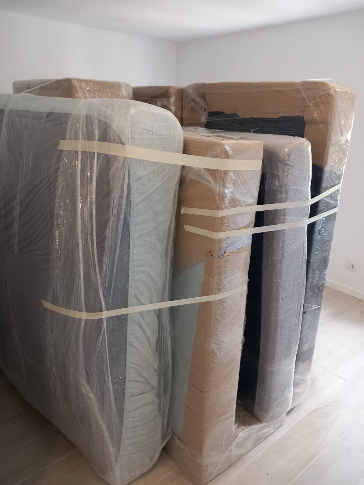 FuturMud Mudanças e transportes - Almada - House Movers (under 50 miles)