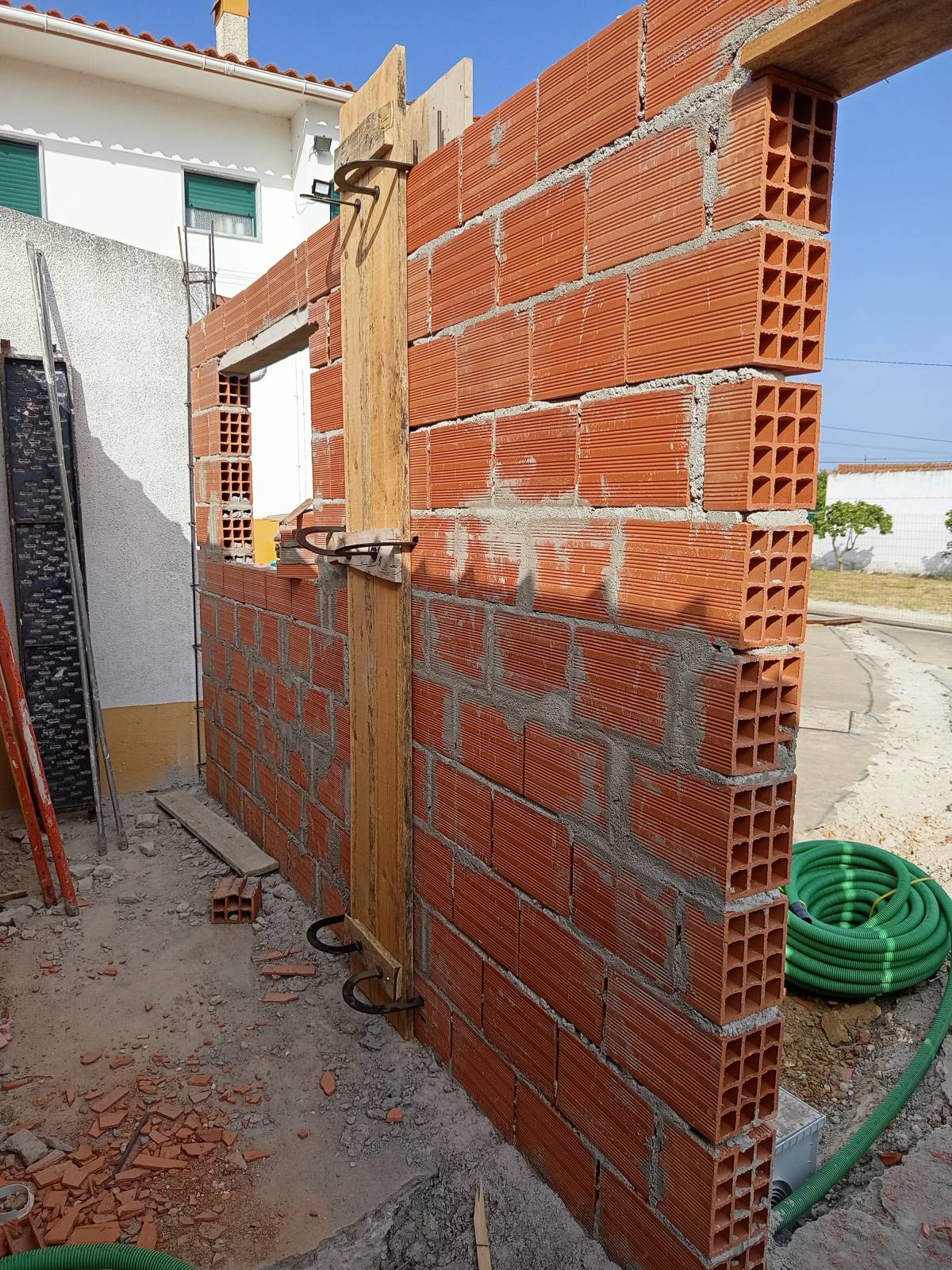 Ferreira remodelações - Azambuja - Innenwand einbauen