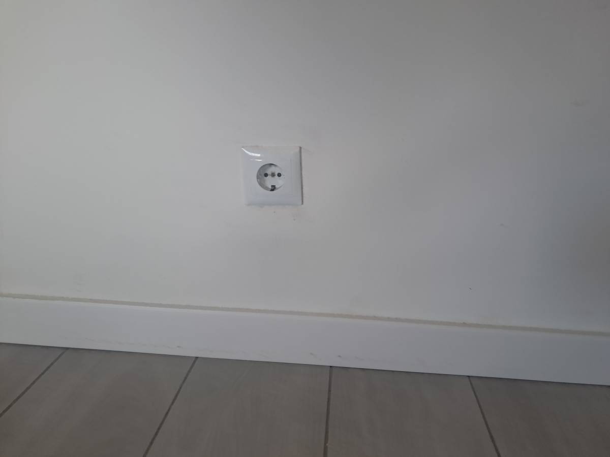 Byron de Sousa - Maia - Accrochage de tableaux et installation d’œuvres d’art
