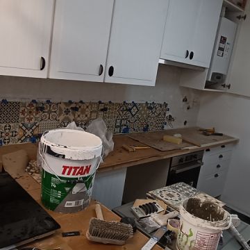 Mãos à Obra Viana - Leiria - Instalação, Reparação ou Remoção de Revestimento de Parede