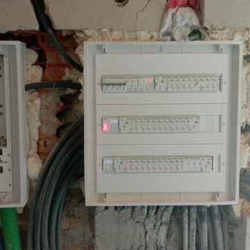 Maksym - Odivelas - Reparatur von Lichtschaltern und Steckdosen