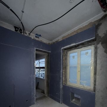 Santos Remodelação - Figueira da Foz - Interior Wall Addition